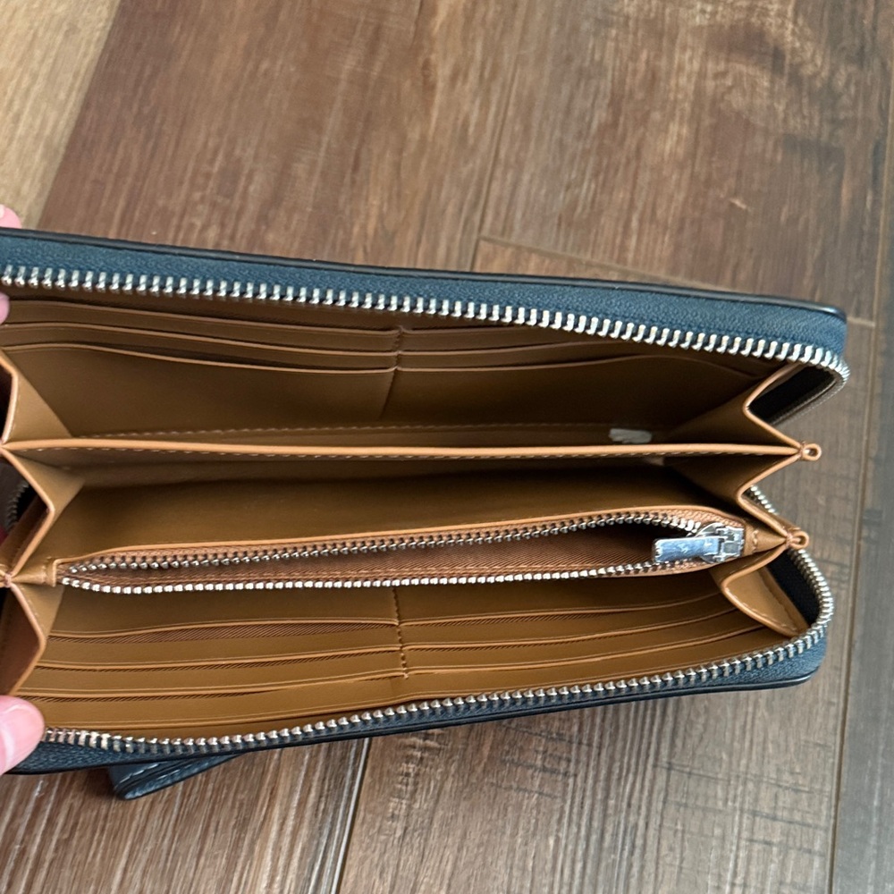 Coach Leather Wallet - Picture 5 of 8